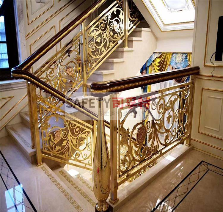 銅藝樓梯扶手：結(jié)構(gòu)獨特，造型優(yōu)美，堅固耐用[司孚特銅藝護(hù)欄，銅樓梯扶手](圖1)