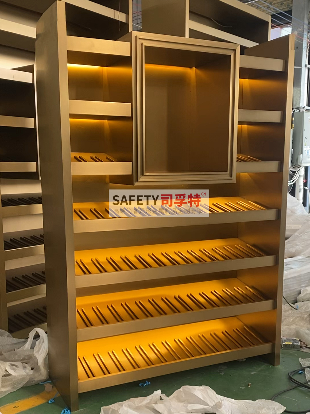 不銹鋼酒柜作用大嗎？小家庭裝修能不能裝(圖1)