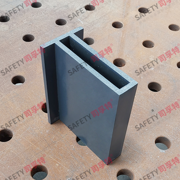 且型氟碳噴涂焊接精制鋼幕墻型材(圖1) 且型氟碳噴涂焊接精制鋼幕墻型材(圖1)