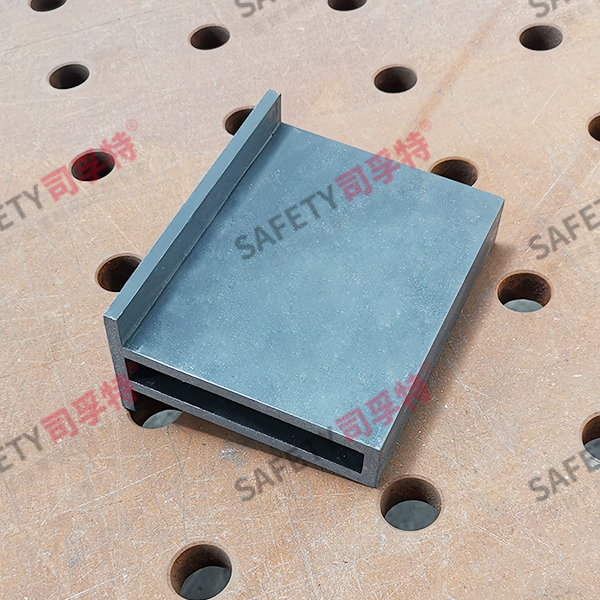 且型氟碳噴涂焊接精制鋼幕墻型材(圖4) 且型氟碳噴涂焊接精制鋼幕墻型材(圖4)