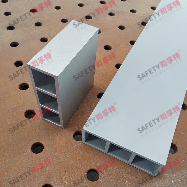 氟碳噴涂目型焊接幕墻精制鋼型材(圖5) 氟碳噴涂目型焊接幕墻精制鋼型材(圖5)