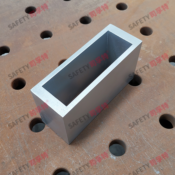 對(duì)稱等厚矩形氟碳噴涂精制鋼幕墻型材(圖1) 對(duì)稱等厚矩形氟碳噴涂精制鋼幕墻型材(圖1)