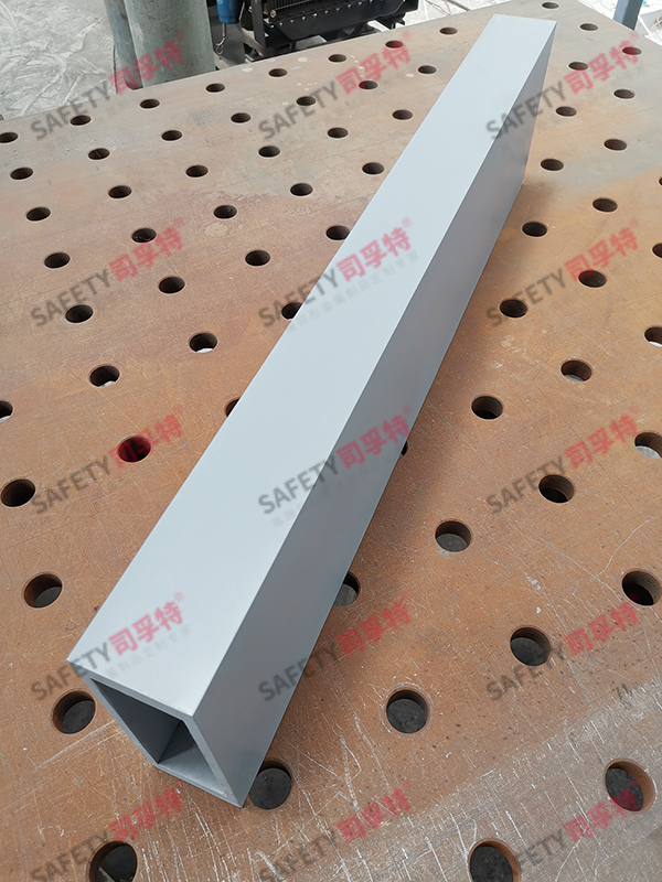 對(duì)稱等厚矩形氟碳噴涂精制鋼幕墻型材(圖3) 對(duì)稱等厚矩形氟碳噴涂精制鋼幕墻型材(圖3)