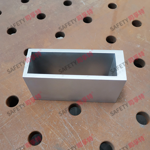 前抗面加厚氟碳噴涂焊接幕墻精制鋼型材(圖2) 前抗面加厚氟碳噴涂焊接幕墻精制鋼型材(圖2)